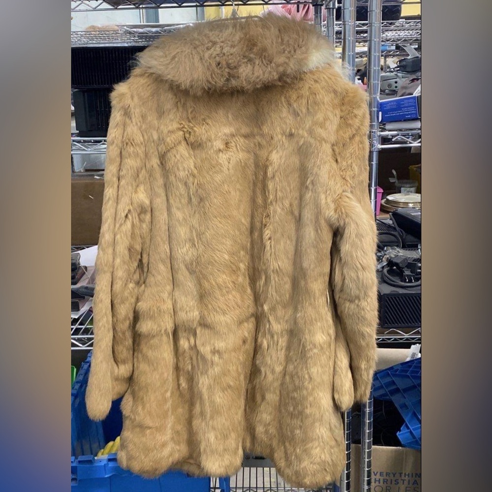 VINTAGE RABBIT FUR + ROSE CHAMPAGNE SATIN LINED 70’s COAT - PRICE FIRM BUY ONLY - Picture 11 of 11